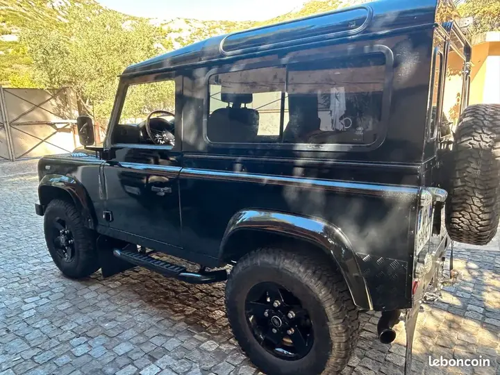 Land Rover Defender 2010 photo 5