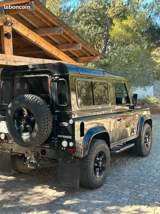 Land Rover Defender 2010 photo 2