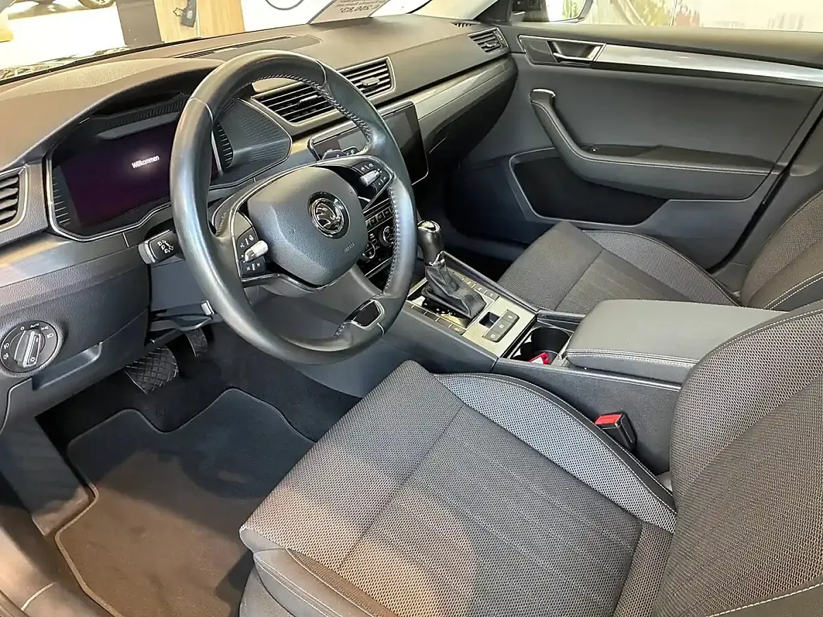 Skoda Superb 2021 photo 3
