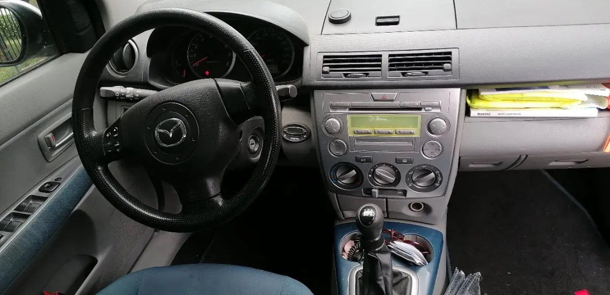 Mazda Mazda2 2004 photo 3