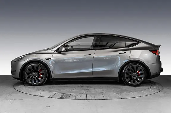 Tesla Model Y 2023 photo 2