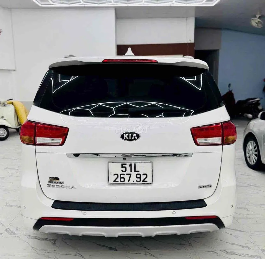Kia Sedona 2016 photo 2