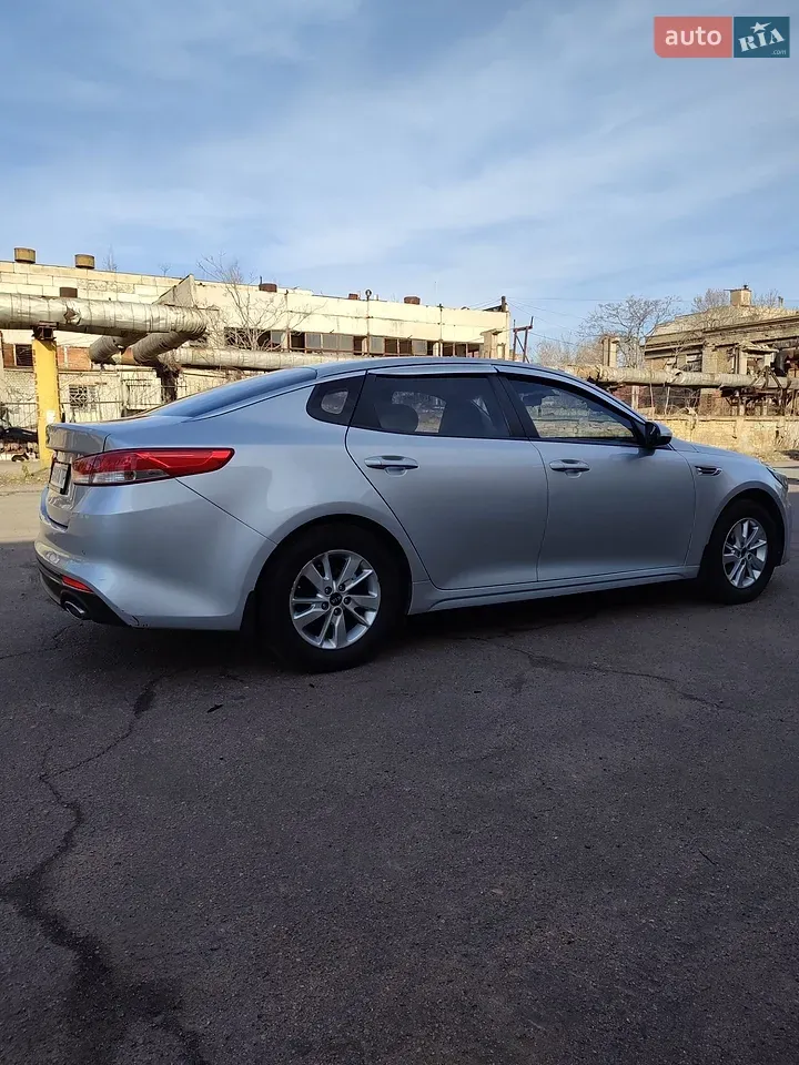 Kia K5 2017 photo 4