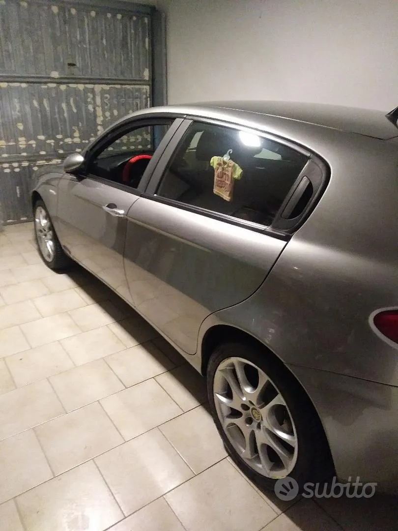 Alfa Romeo 147 2010 photo 2