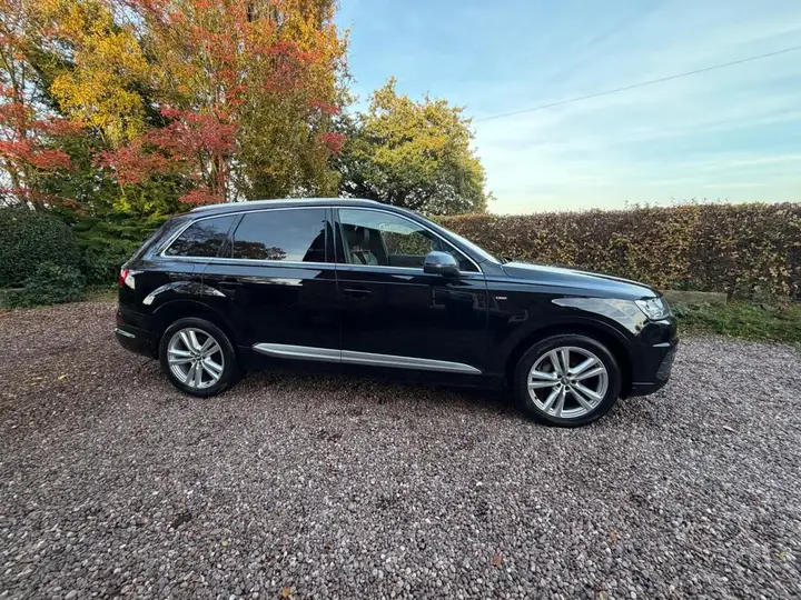 Audi Q7 2018 photo 2