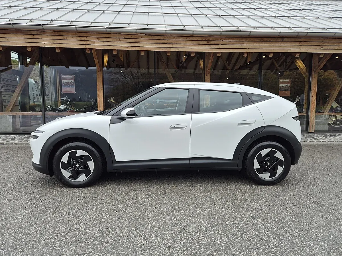 Hyundai Ioniq 3 photo 2