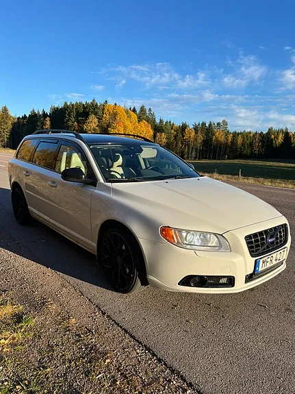 Volvo V70 2012 photo 2