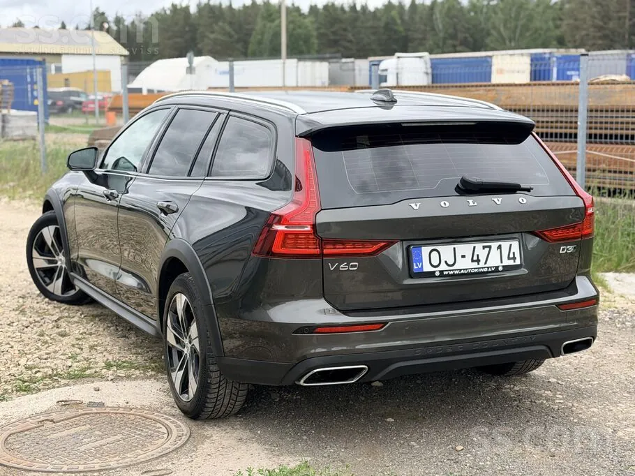 Volvo V60 2019 photo 2