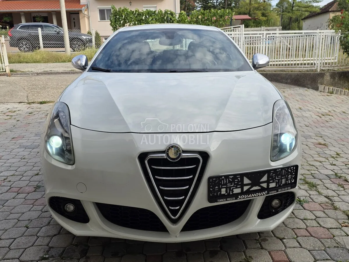 Alfa Romeo Giulietta 2011 photo 3