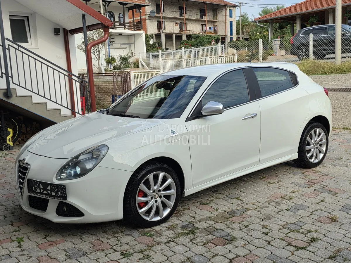 Alfa Romeo Giulietta 2011 photo 2