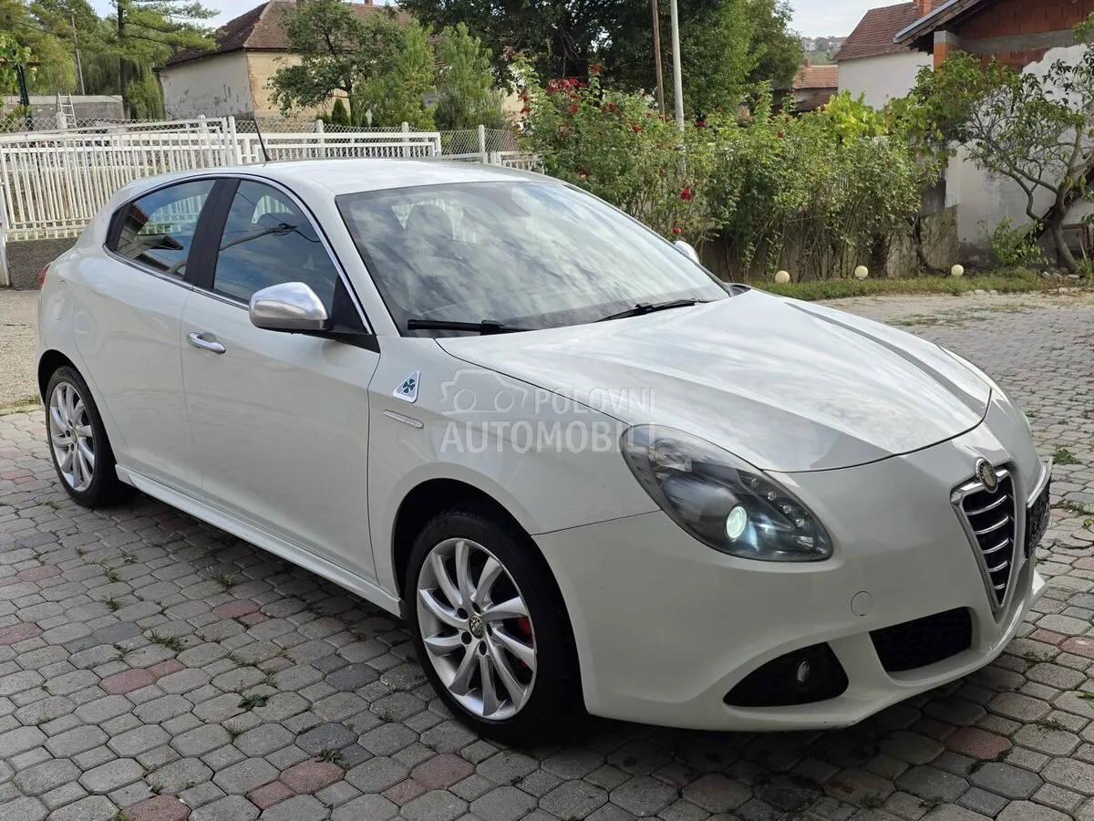 Alfa Romeo Giulietta 2011 photo 4