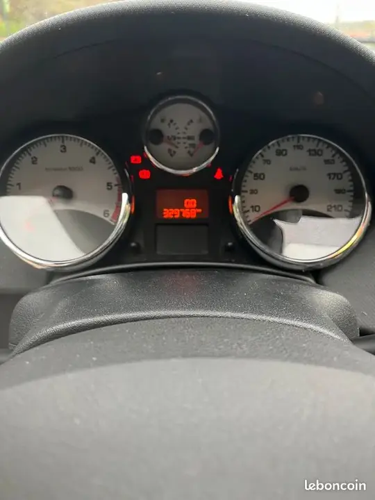Peugeot 207 2008 photo 3