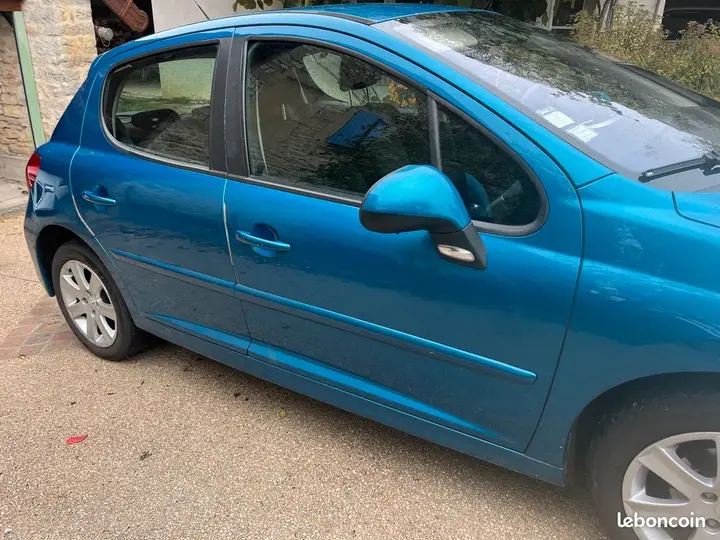 Peugeot 207 2008 photo 2