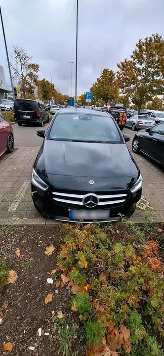 Mercedes-Benz B180