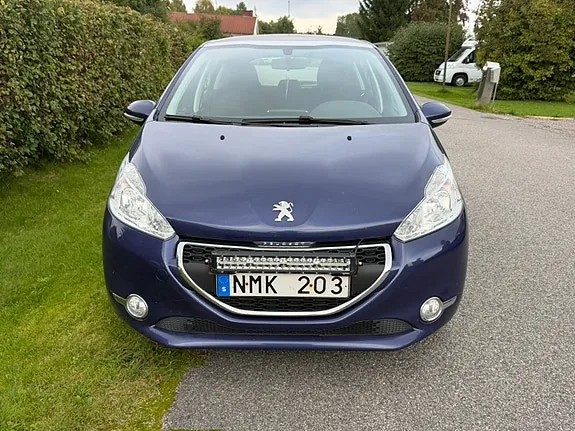 Peugeot 208 2013 photo 2