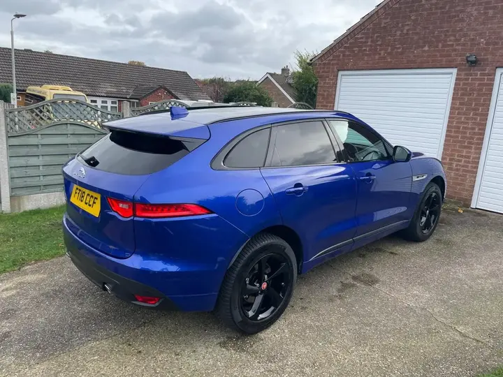 Jaguar F-Pace 2018 photo 2