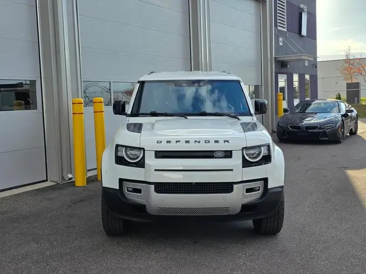 Land Rover Defender 2021 photo 2