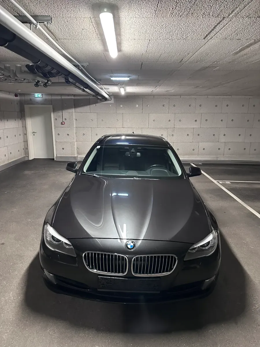 BMW 5 Series 2013 photo 2