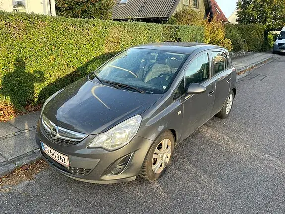 Opel Corsa 2011 photo 2