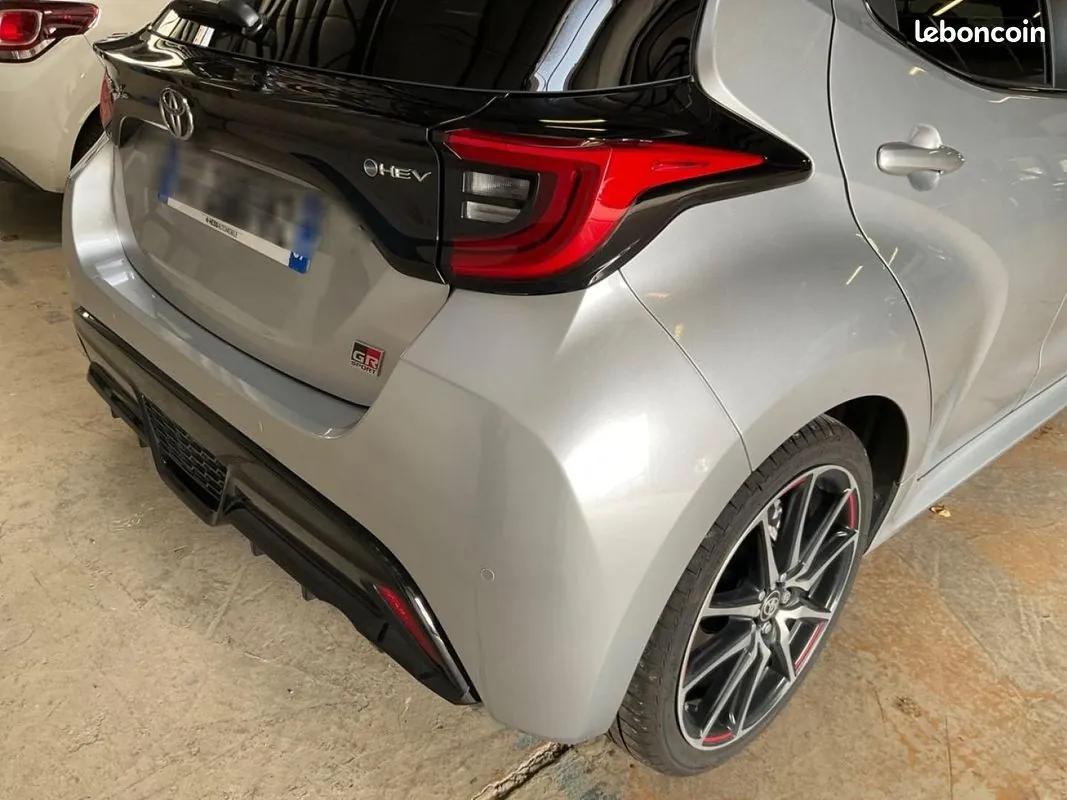 Toyota Yaris 2024 photo 2