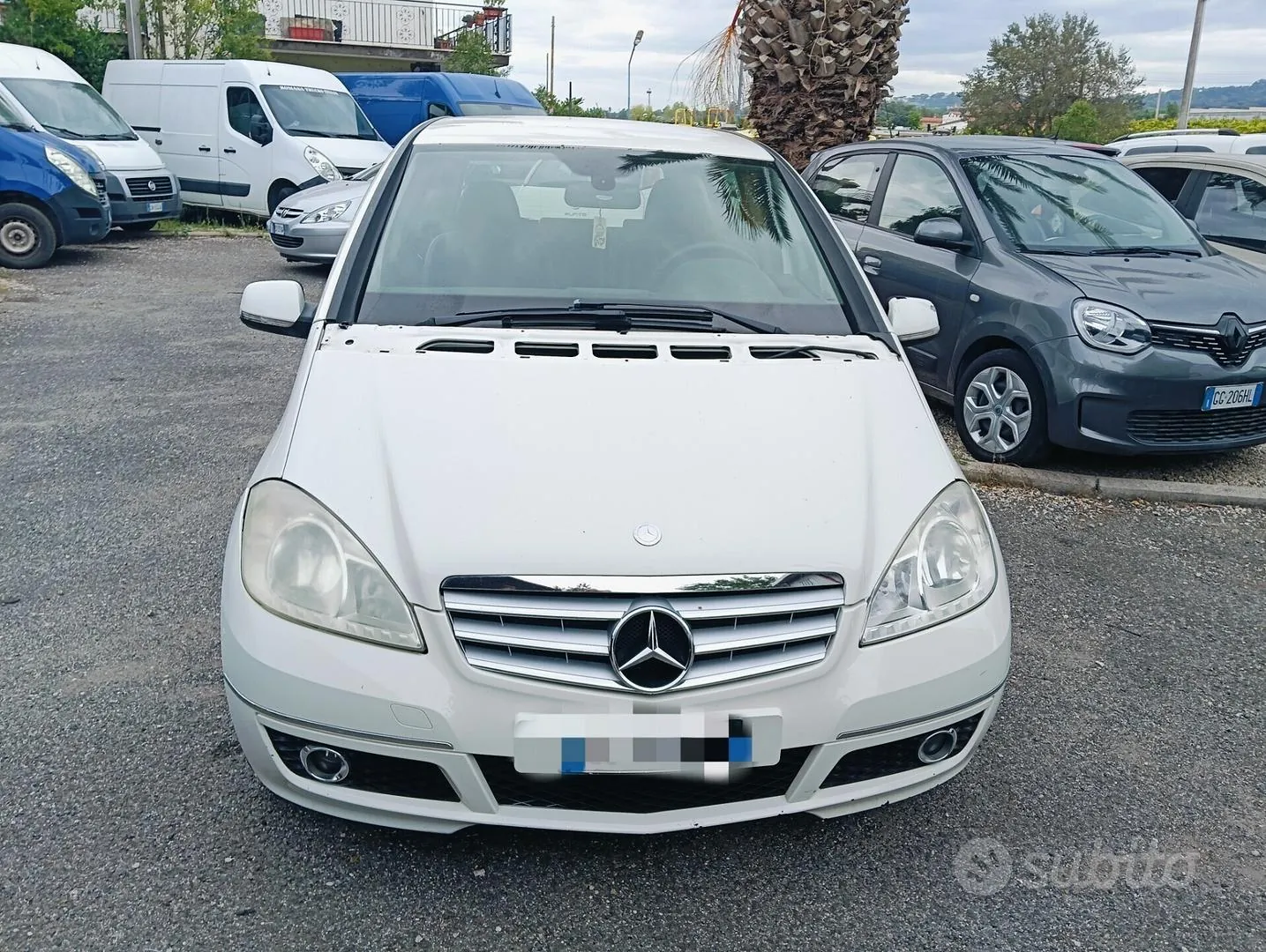 Mercedes-Benz A 180 2010 photo 2