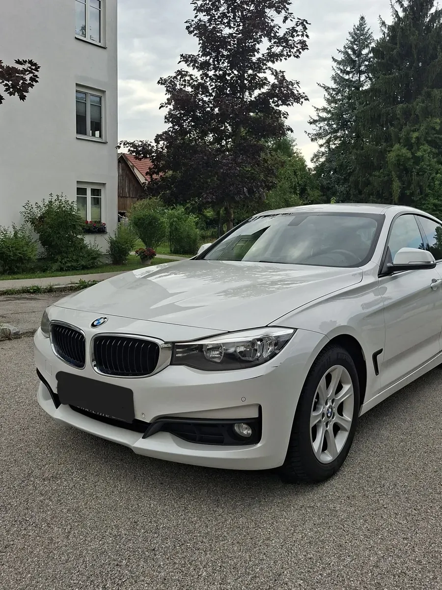 BMW 3 Series 2016 photo 2