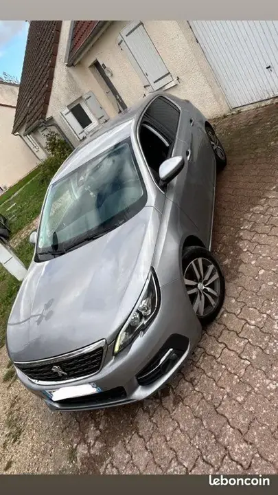 Peugeot 308 2018 photo 2
