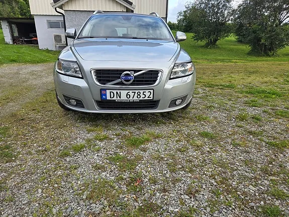 Volvo V50 2012 photo 2