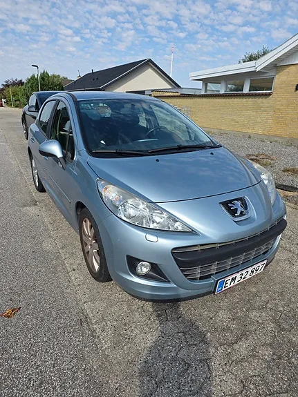 Peugeot 207 2011 photo 3