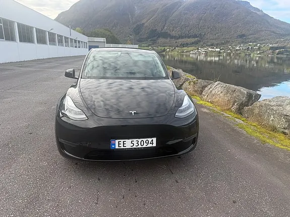 Tesla Model Y 2023 photo 4