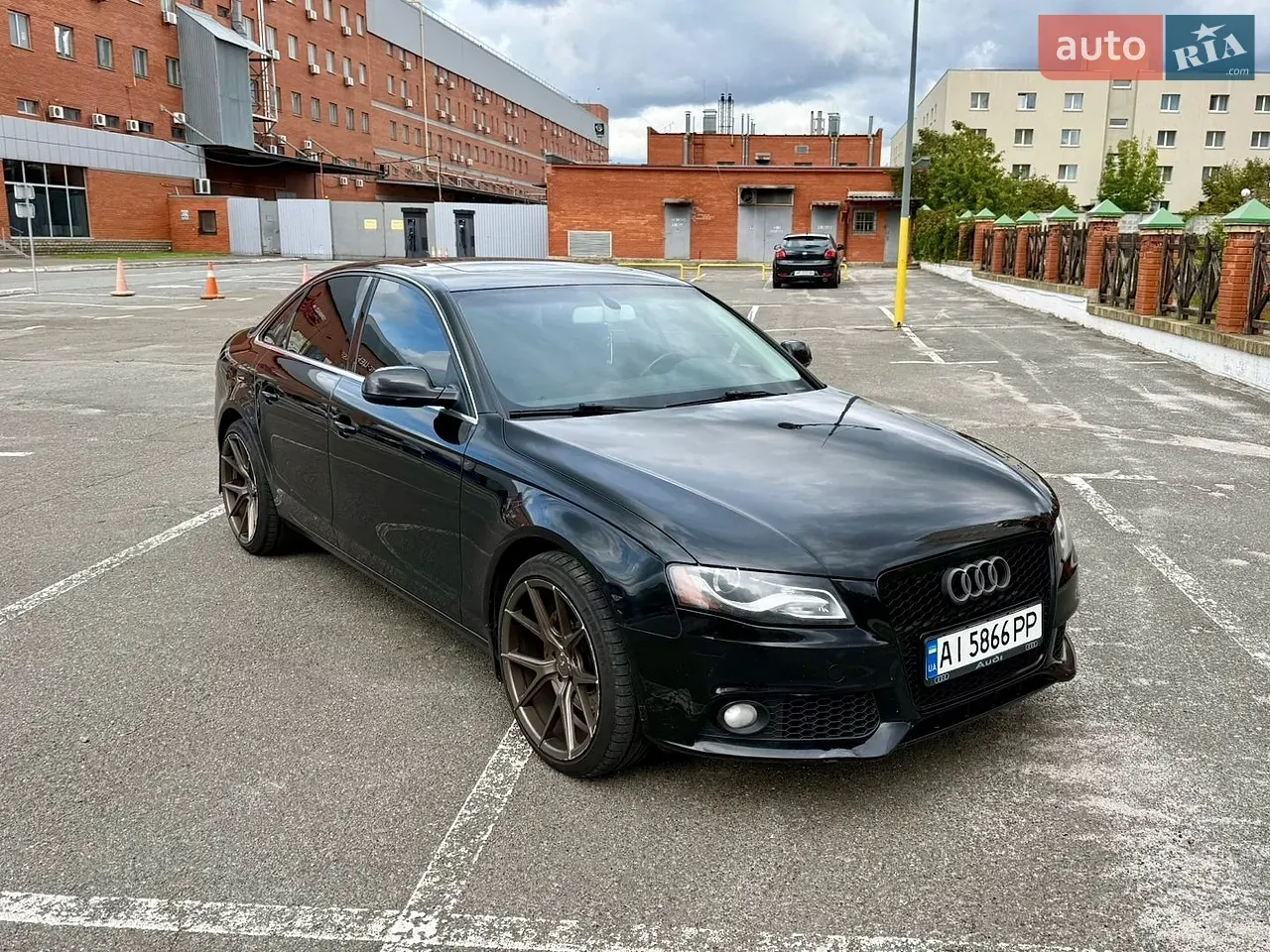 Audi A4 2011 photo 2