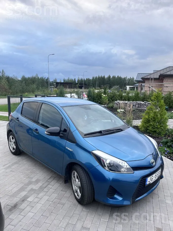 Toyota Yaris 2013 photo 2