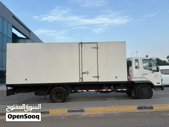 Mitsubishi Fuso 2001 photo 2