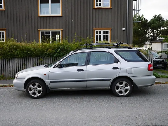 Suzuki Baleno 1999 photo 2