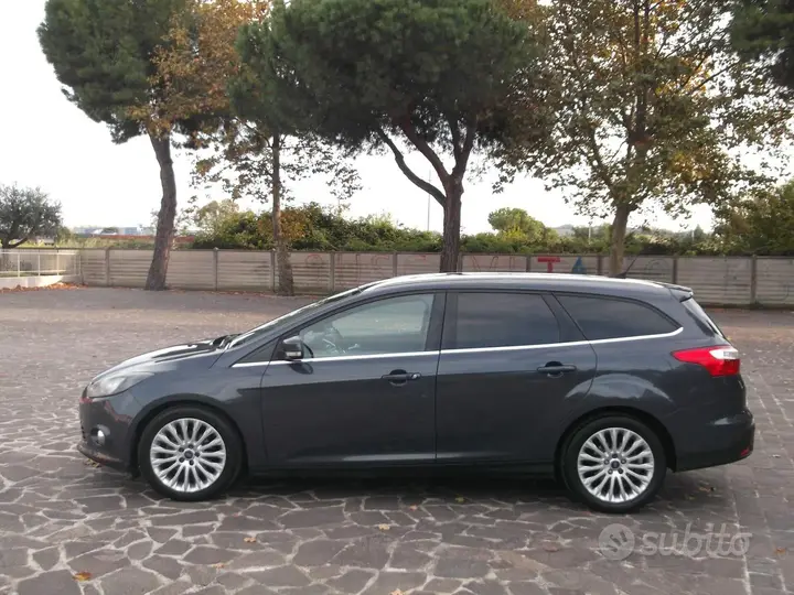 Ford Focus 2011 photo 2