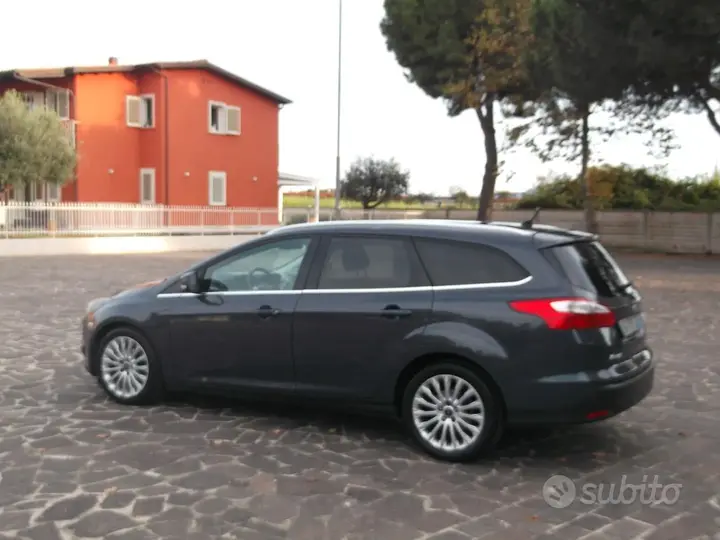 Ford Focus 2011 photo 3