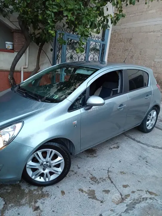 Opel Corsa 2011 photo 2