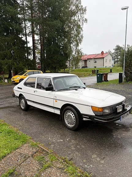 Saab 900