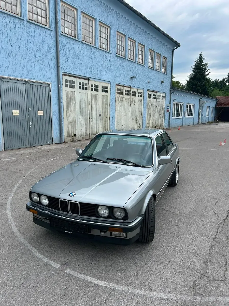 BMW 3 Series 1987 photo 2