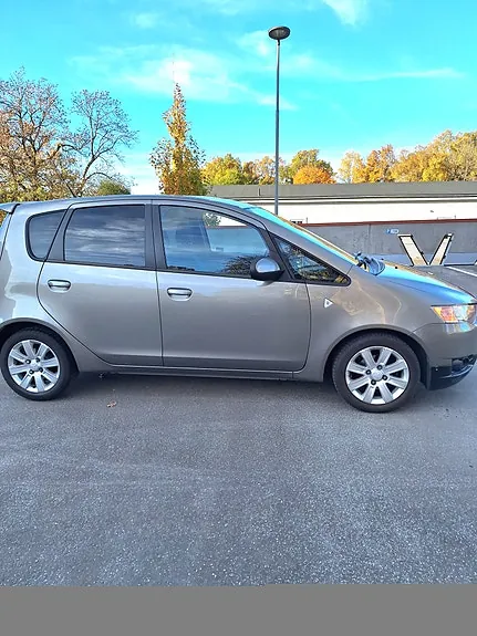 Mitsubishi Colt 2010 photo 2