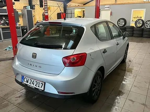 Seat Ibiza 2010 photo 2