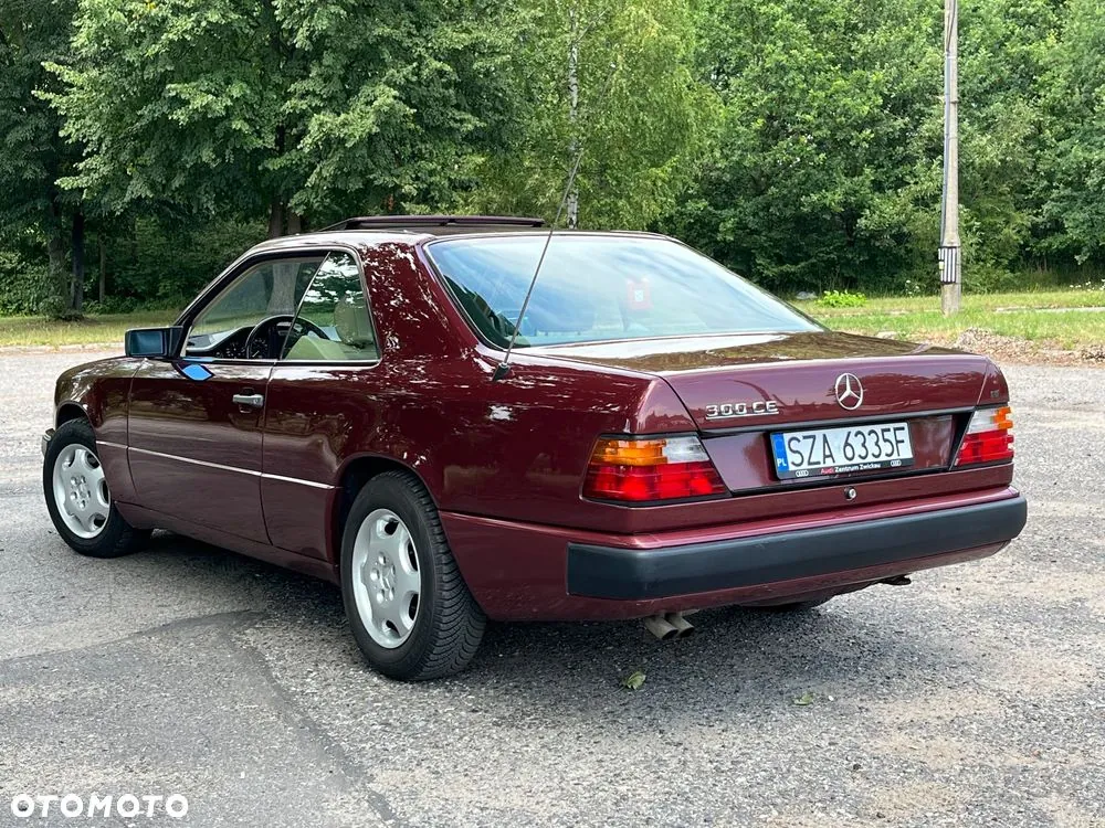 Mercedes-Benz W124 1988 photo 2