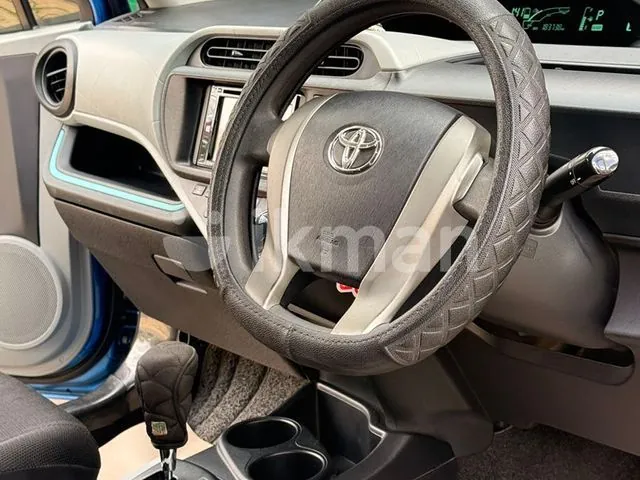 Toyota Aqua 2013 photo 5