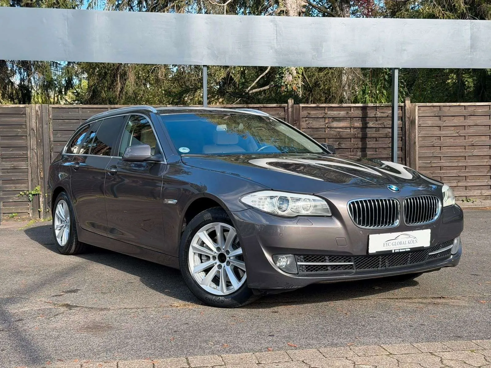 BMW 520 I Touring 2013 photo 2