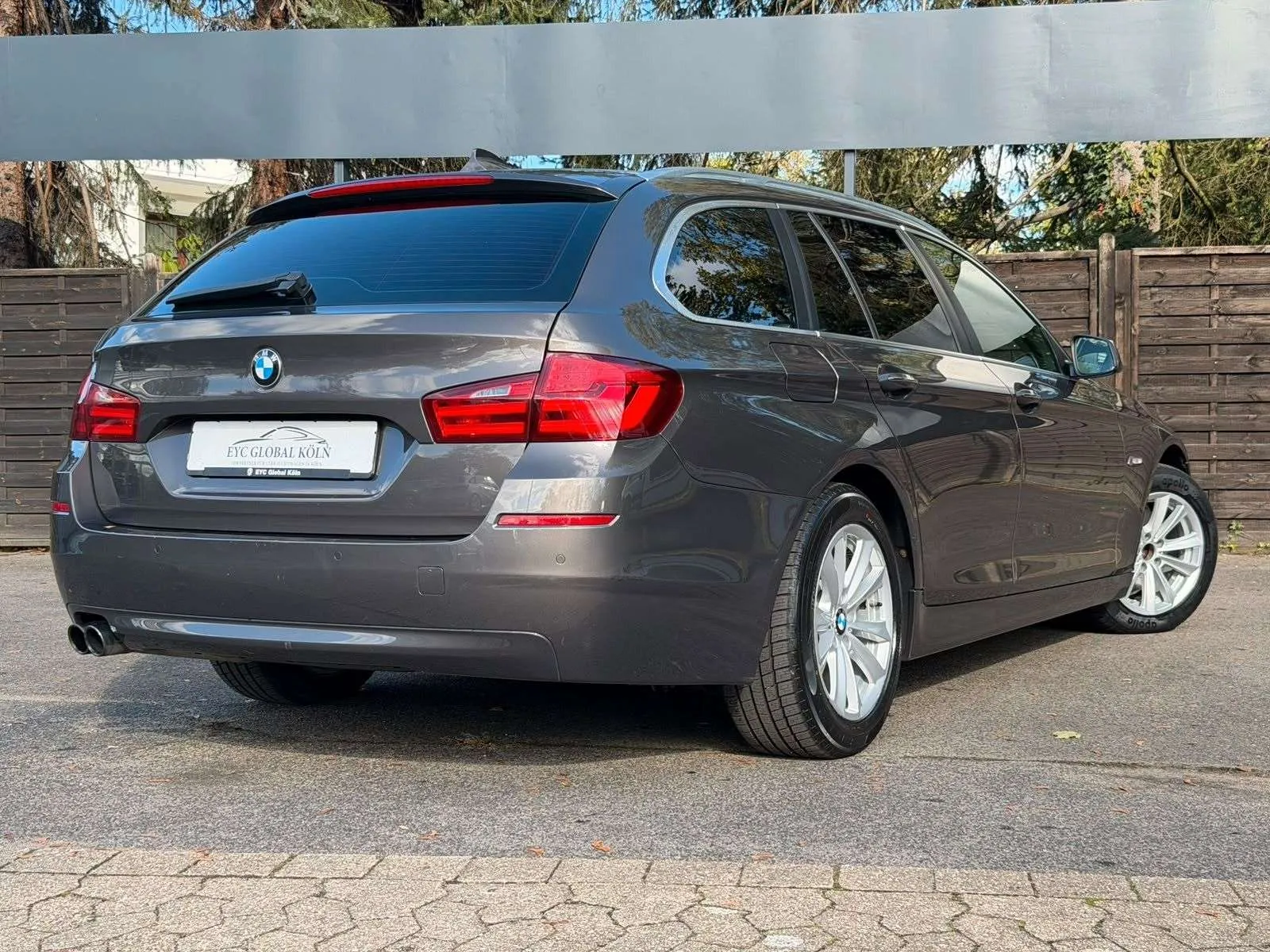BMW 520 I Touring 2013 photo 3