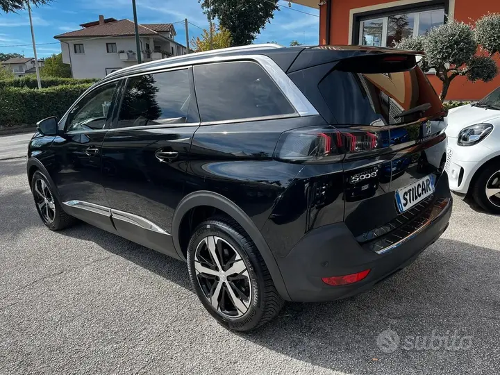 Peugeot 5008 2021 photo 3