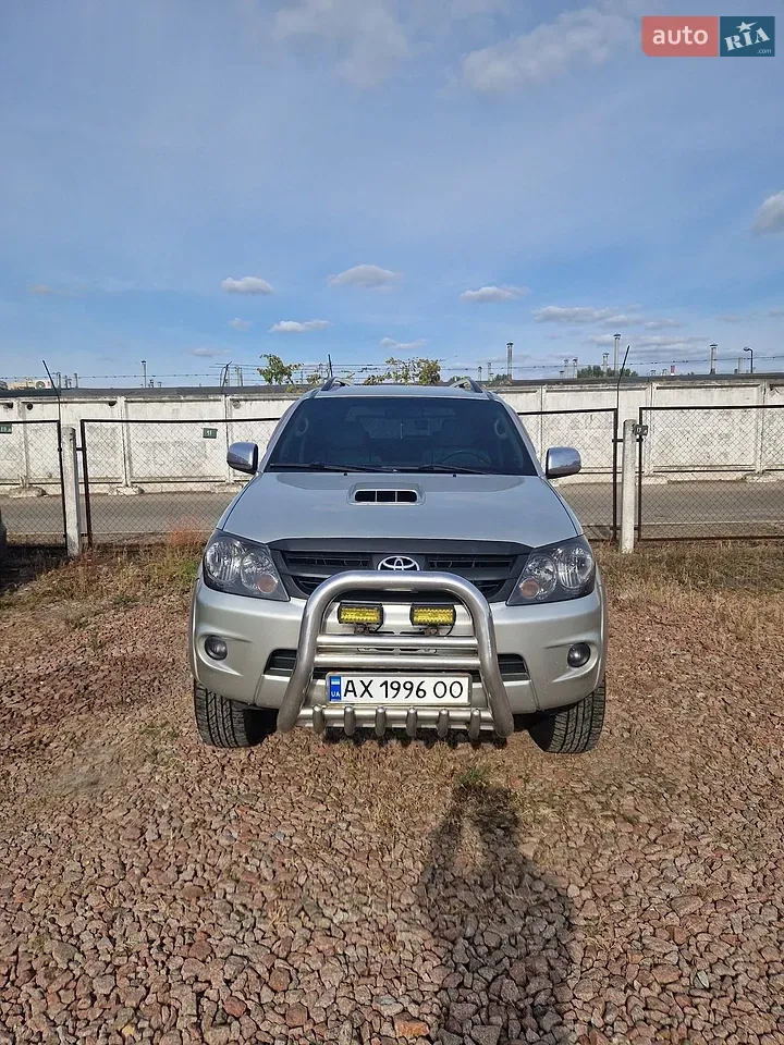 Toyota Fortuner 2007 photo 2