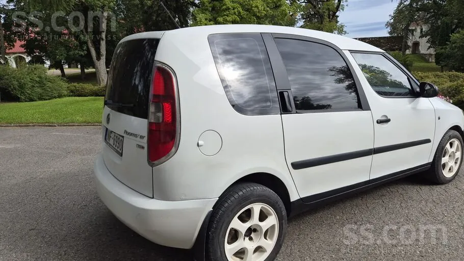 Skoda Roomster 2012 photo 2