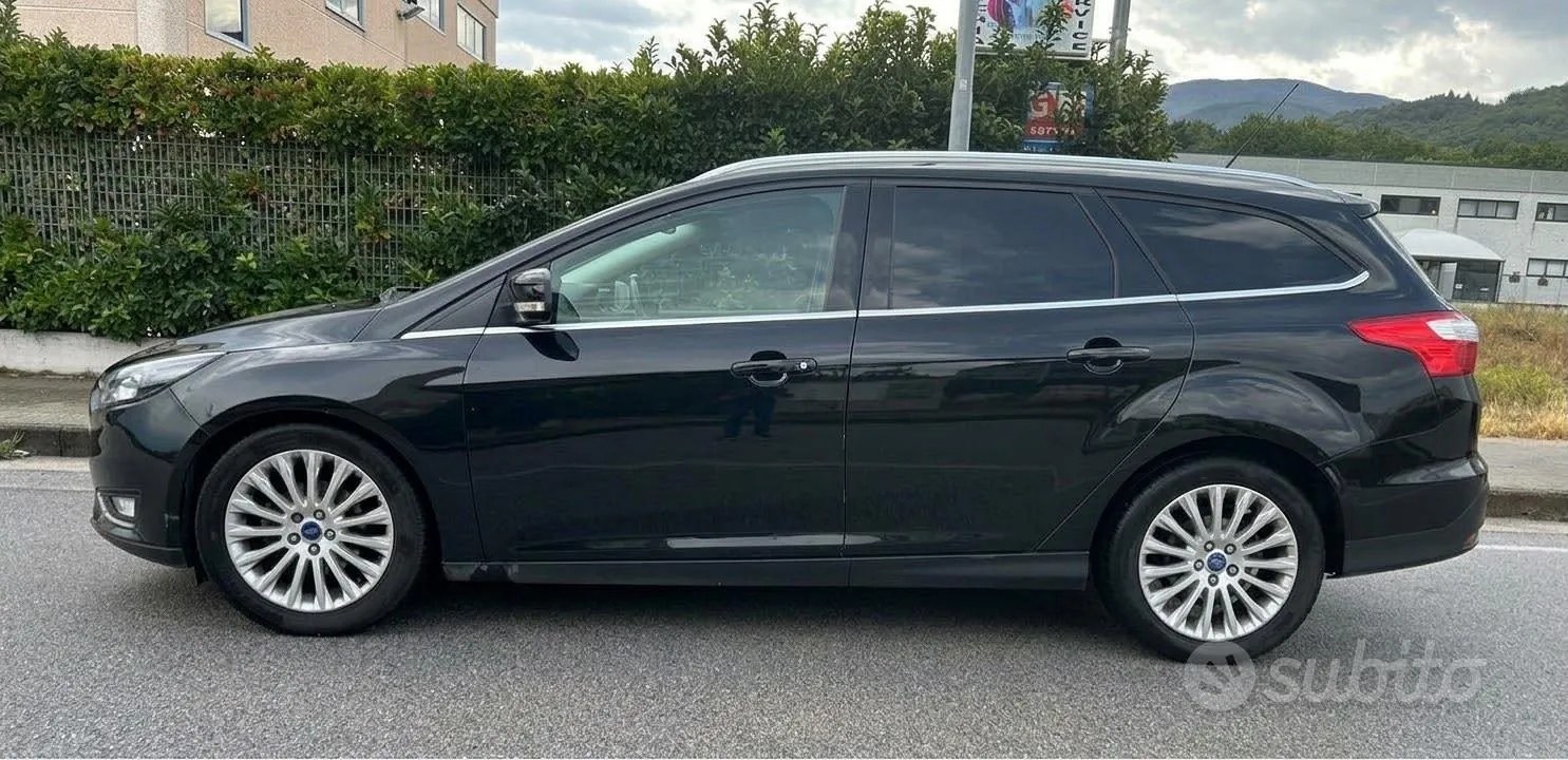 Ford Focus 2011 photo 2