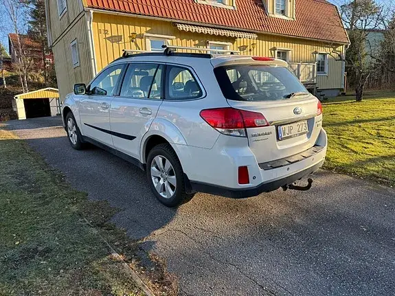 Subaru Outback 2011 photo 3
